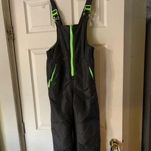 Kids size 8-10 snow suit.  Good condition.
